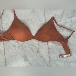 NWT SKIMS wireless super push-up bra